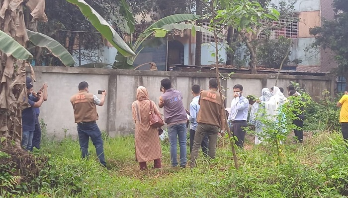 দাফনের ১১ দিন পর কবর থেকে তোলা হলো স্থপতি ইমতিয়াজের লাশ