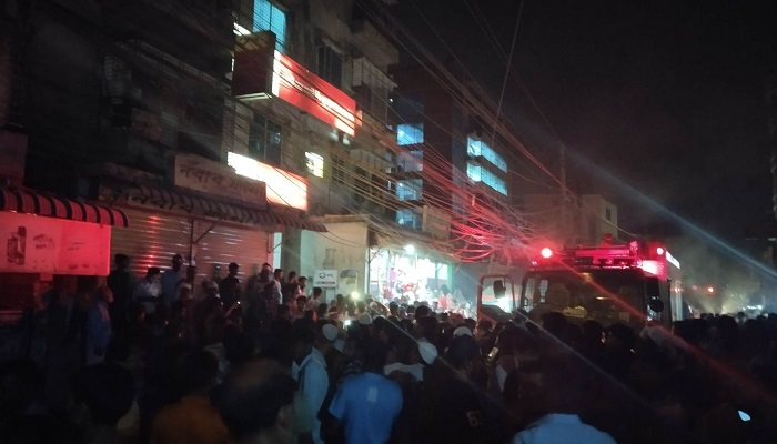 নারায়ণগঞ্জে বহুতল ভবনে আগুন, মা-ছেলে দগ্ধ