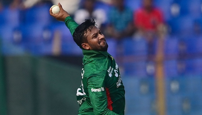 ইতিহাস থেকে ৪ উইকেট দূরে সাকিব