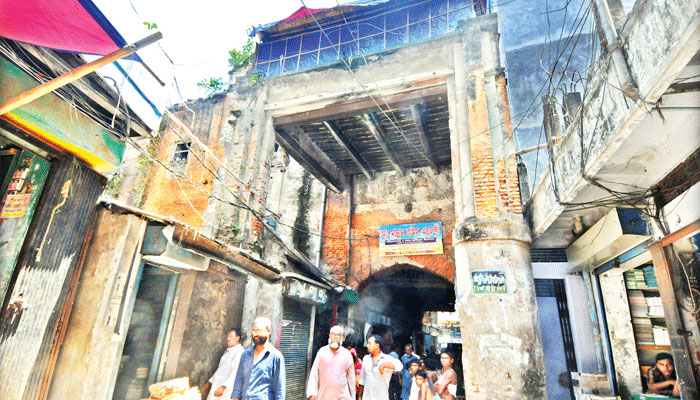 সহসাই খালি হচ্ছে না ঝুঁকিপূর্ণ ৪২ ভবন