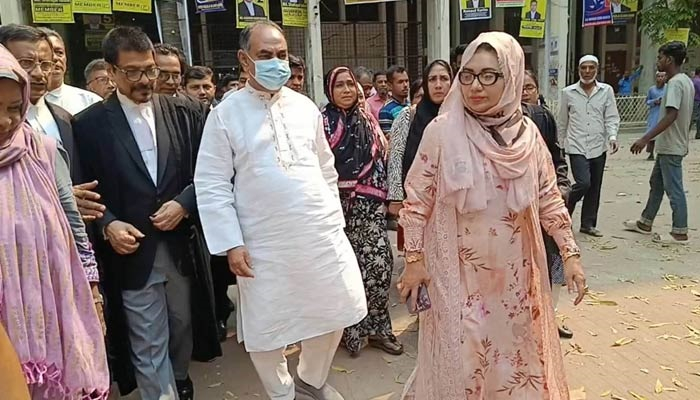 স্ত্রীসহ মির্জা আব্বাসের বিরুদ্ধে চার্জশিট গ্রহণ