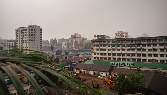মেঘে ঢাকা আকাশ, রাজধানীতে বৃষ্টির দেখা