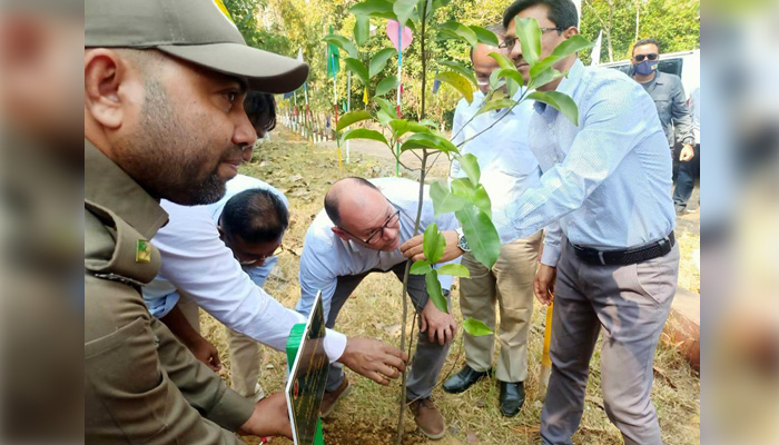 ইউএনডিপির প্রকল্প পরিদর্শন মার্কিন রাষ্ট্রদূতের