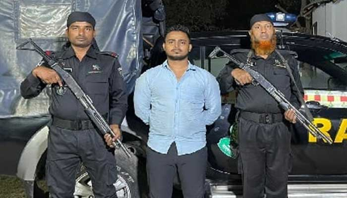 কিশোরীকে তুলে নিয়ে ধর্ষণ: যাবজ্জীবন কারাদণ্ডপ্রাপ্ত আসামি গ্রেপ্তার