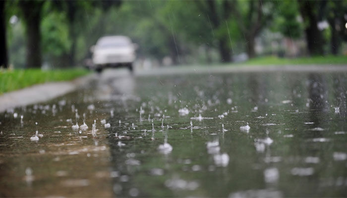 রাজধানীতে দিনের শুরুতে সামান্য বৃষ্টি