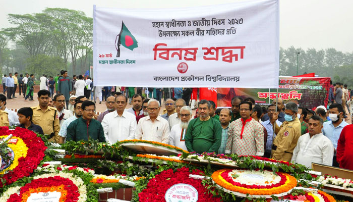 মহান স্বাধীনতা দিবসে শহীদদের প্রতি শ্রদ্ধা জানালো বুয়েট