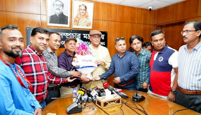 নিজ উপজেলায় স্মার্ট কার্ডে কৃষি ঋণ উদ্বোধন করলেন তথ্যমন্ত্রী