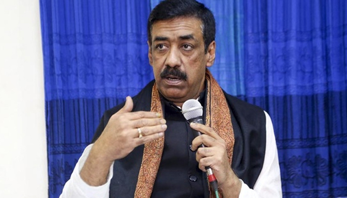 ‘মাইয়া ভাগাইয়া নিয়া আইসা পড়বি’