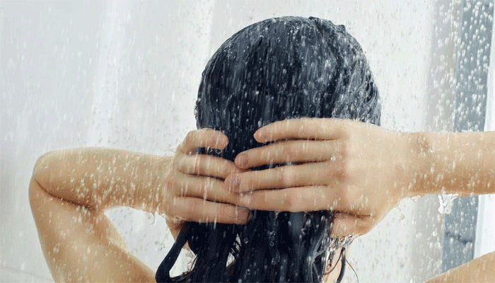 গরমে ঘন ঘন গোসল করছেন? যা জানা জরুরি