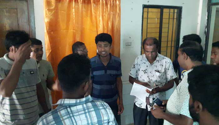 বাসের ধাক্কায় প্রাণ গেল বাবা-মা-সন্তানসহ চারজনের
