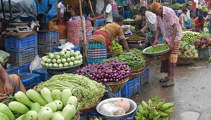 ঈদের পর কাঁচাবাজার এখনও জমেনি