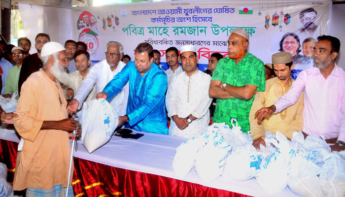 যুবলীগের উদ্যোগে ২ শতাধিক অসহায় পরিবারের মাঝে খাদ্যসামগ্রী বিতরণ