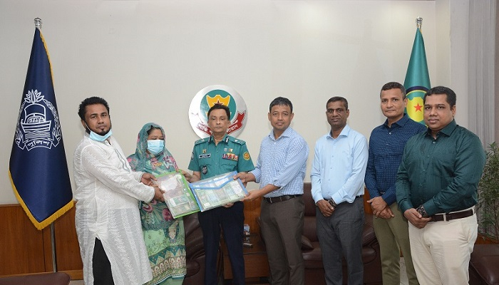 প্রবাসীর আত্মসাৎ করা সেই আইফোন-স্বর্ণালংকার উদ্ধার