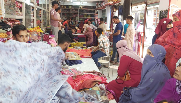 ঈদের বাজার: দাম ও বাজেটে বিস্তর ফারাক