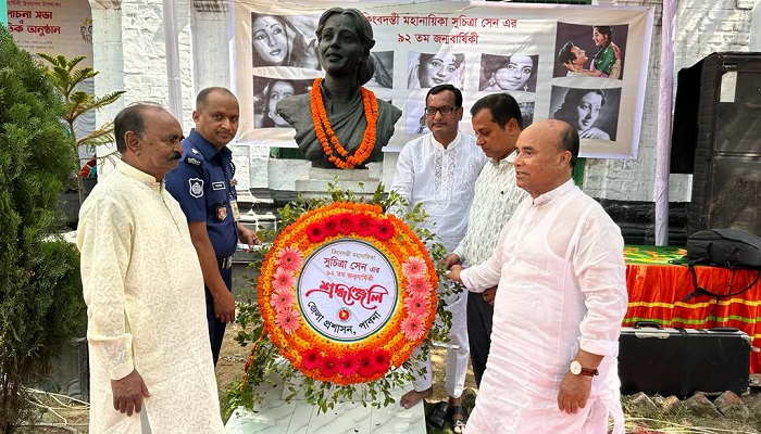 ‘পাবনার মানুষ মাকে এত ভালোবাসে জানতাম না’
