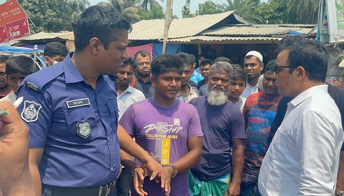 ঈদযাত্রায় ১৫০ টাকা বাড়তি নেওয়ায় ৫ হাজার টাকা জরিমানা