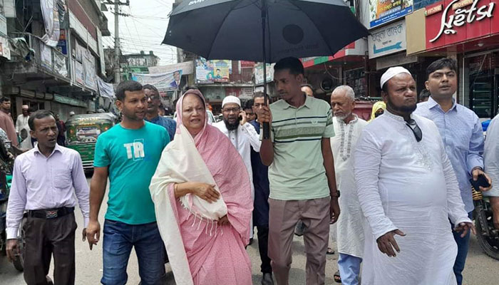নোয়াখালীতে হাসনা মওদুদের ঈদ শুভেচ্ছা