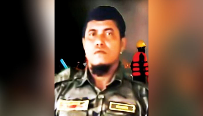 নবী হোসেনের নিয়ন্ত্রণে আইস গ্যাং
