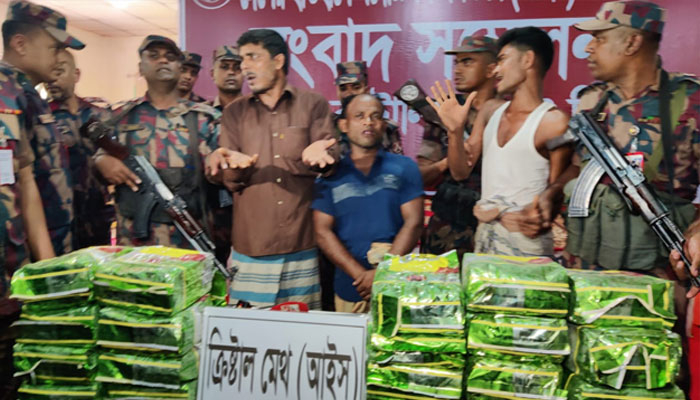 উখিয়ায় আইসের 'সবচেয়ে বড়' চালান জব্দ, আটক ৩
