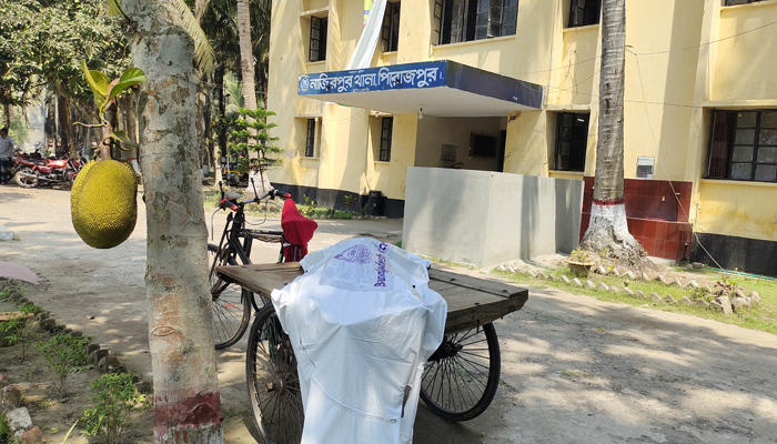 কাভার্ড ভ্যানের চাপায় প্রাণ গেল কৃষকের