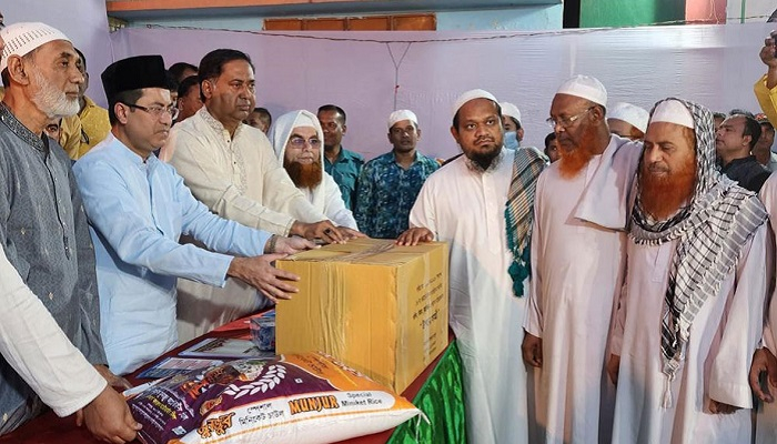 উপহারের চাল ডাল পেলেন ৮০ ইমাম-মুয়াজ্জিন