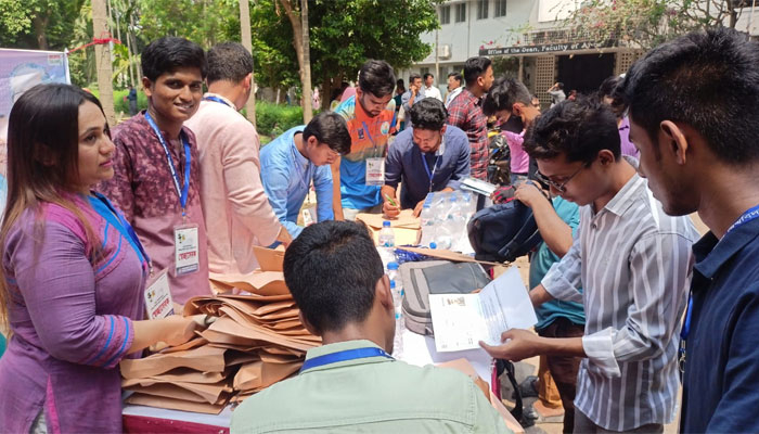 ঢাবিতে ভর্তিচ্ছুদের সহায়তায় ছাত্রলীগের ১২ কর্মসূচি