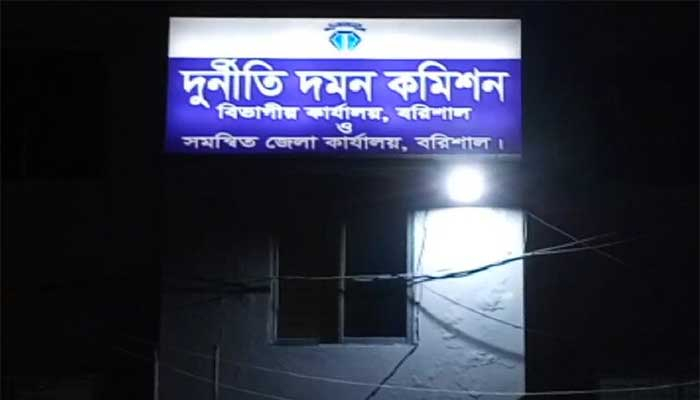 বিএনপির মেয়র প্রয়াত কামালের স্ত্রী ও ২ সন্তানকে দুদকে তলব