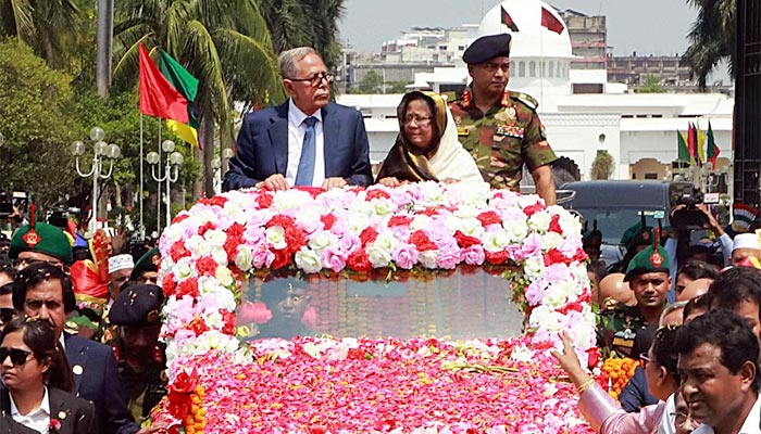 বঙ্গভবন থেকে আনুষ্ঠানিক বিদায়, নিকুঞ্জের বাড়িতে মো. আবদুল হামিদ