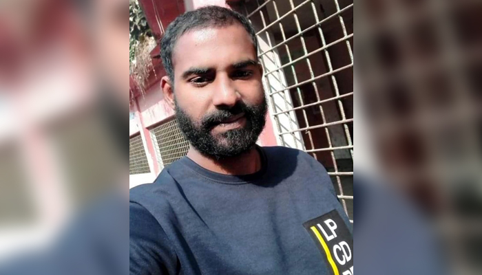 ফেসবুকে হুমকি দিয়ে সাংবাদিককে মারধর