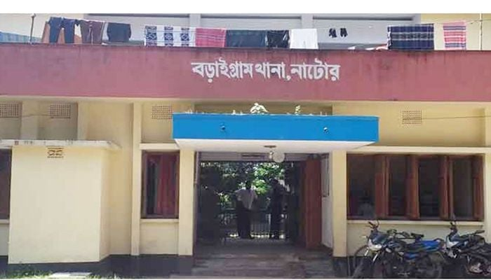 চেয়ারম্যানের বাড়িতে লুকিয়ে ছিলেন ধর্ষণ মামলার আসামি
