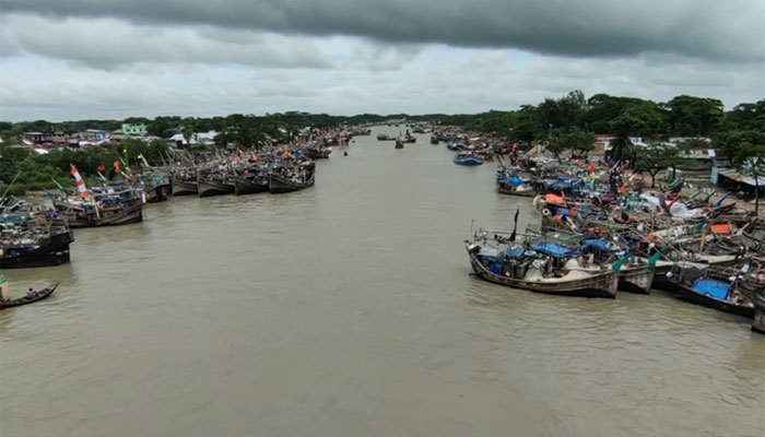 দেশের ২০ অঞ্চলের নদীবন্দরে সতর্ক সংকেত