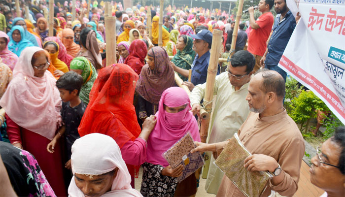 ১৫ হাজার নারী পেলেন এমপি এনামুলের ঈদ উপহার
