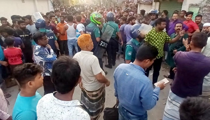 পাশের বাড়ির আগুন দেখতে গিয়ে যুবকের মৃত্যু