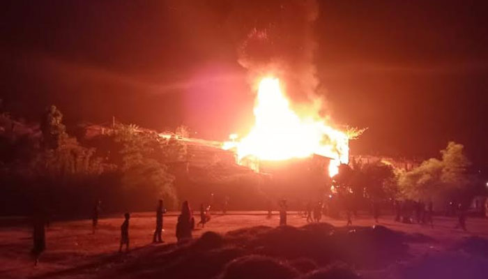 রোহিঙ্গা ক্যাম্পে আগুনে পুড়ল অর্ধশতাধিক ঘর