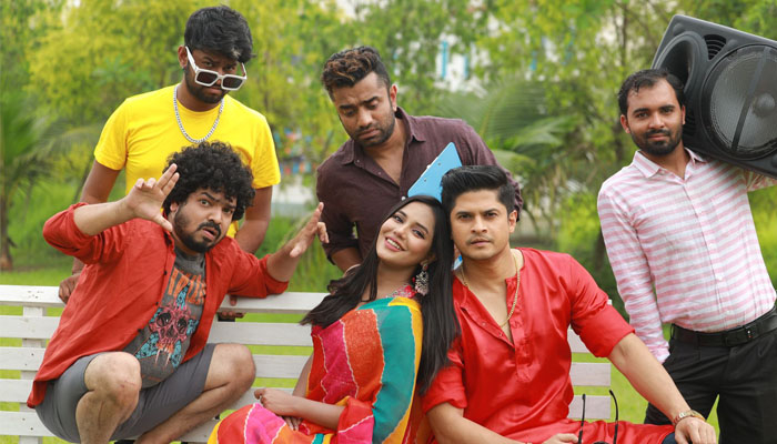 বিজলীকে কাছে পেতে সিনেমার প্রযোজক এলাকার ডন