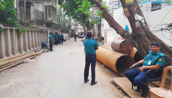 অনুমতি মেলেনি অনুষ্ঠানের, তেঁতুলতলা মাঠ ঘিরে রেখেছে পুলিশ