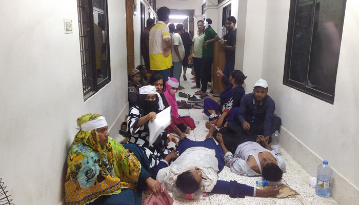 চাকরি স্থায়ীকরণ দাবিতে বশেমুরবিপ্রবি'র ভিসি তালাবদ্ধ চাকরি স্থায়ীকরণ দাবিতে বশেমুরবিপ্রবি'র ভিসি তালাবদ্ধ