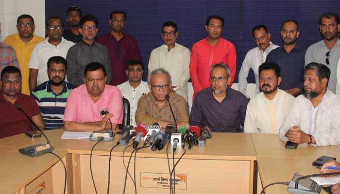 খুলনায় বিএনপির ওপর হামলার জন্য পুলিশ দায়ী: রিজভী খুলনায় বিএনপির ওপর হামলার জন্য পুলিশ দায়ী: রিজভী