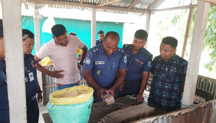 চালের বস্তায় ৩৮ লাখ টাকা জব্দের ঘটনায় আটক যুবকের জামিন চালের বস্তায় ৩৮ লাখ টাকা জব্দের ঘটনায় আটক যুবকের জামিন