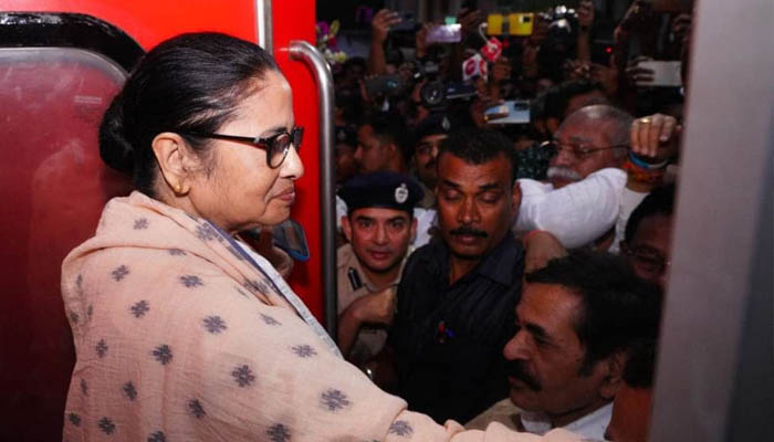 অমর্ত্য সেনের বাড়ির সামনে দলীয় কর্মীদের অবস্থানের নির্দেশ মমতার অমর্ত্য সেনের বাড়ির সামনে দলীয় কর্মীদের অবস্থানের নির্দেশ মমতার