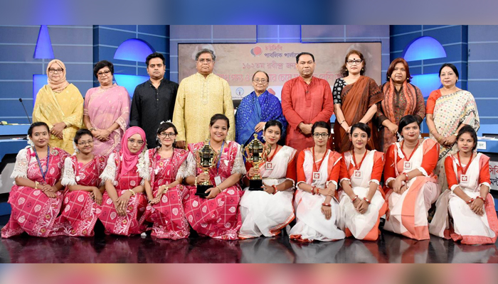 জাতীয় পদক প্রদানে রাজনৈতিক পরিচয় দেখা উচিত নয়: সেলিনা হোসেন