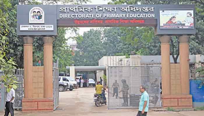 প্রধানমন্ত্রীর হাত থেকে পদক নিতে চাওয়ায় প্রাথমিকের ৩ শিক্ষক বরখাস্ত