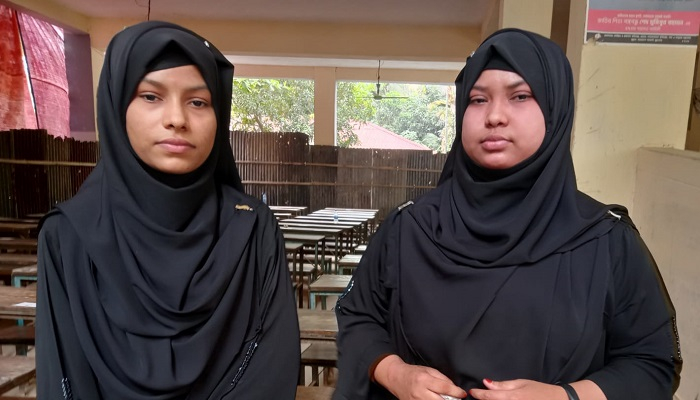 বাড়িতে মায়ের লাশ রেখে পরীক্ষা কেন্দ্রে দুই বোন