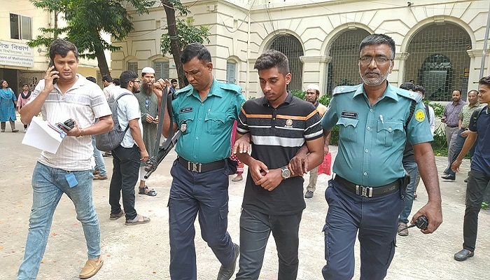উপাচার্য-রেজিস্ট্রারের স্বাক্ষর জালিয়াতির ঘটনায় জবি শিক্ষার্থী আটক