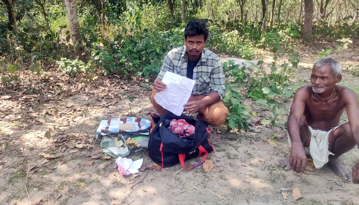অর্থের অভাবে অ্যাম্বুলেন্স মেলেনি, সন্তানের লাশ ব্যাগে নিয়ে ফিরলেন বাবা