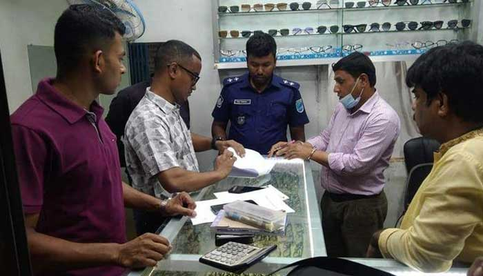 তার সব ডিগ্রি ভুয়া, কারাদণ্ড