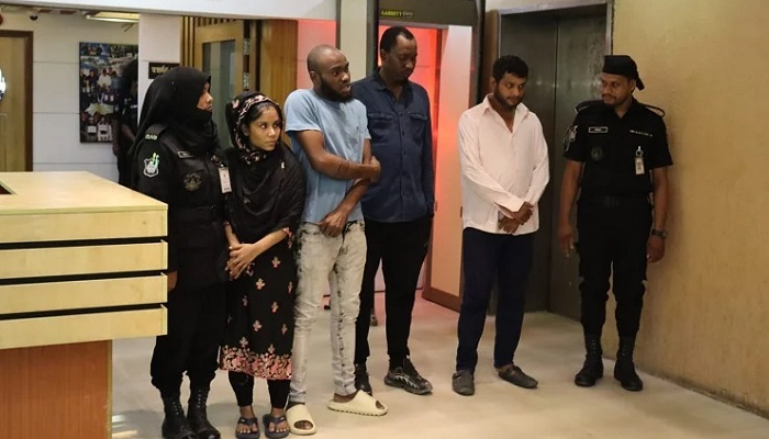 ভ্রমণ ভিসায় এসে প্রতারণা, নাইজেরীয়সহ গ্রেপ্তার ৪