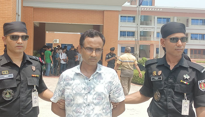 ১৮ বছর পর গ্রেপ্তার সিরিজ বোমা হামলার আসামি