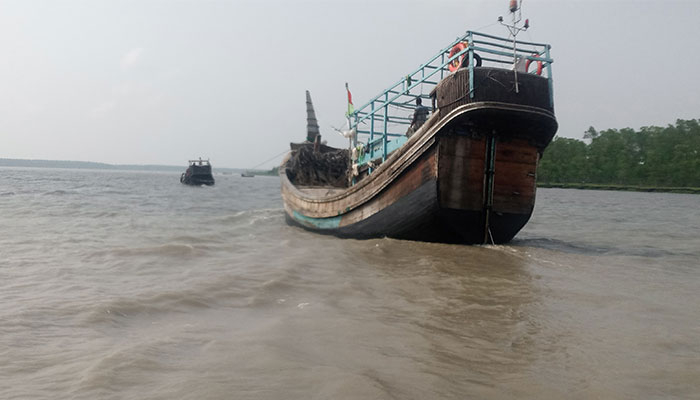 চারদিন অনাহারে বঙ্গোপসাগরে ভাসছিলেন ১৪ জেলে