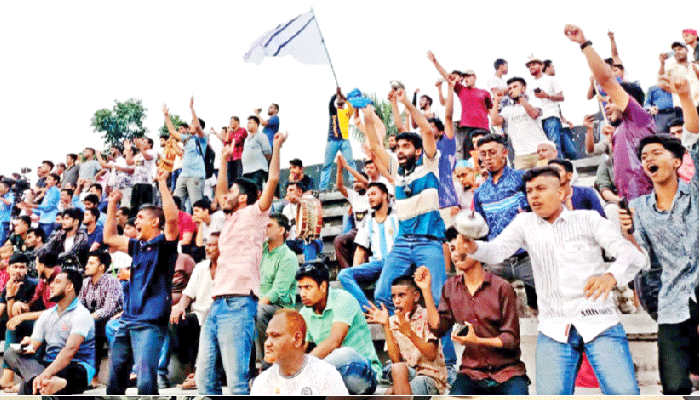 এভাবেই বেঁচে থাকুক প্রাণের ফুটবল